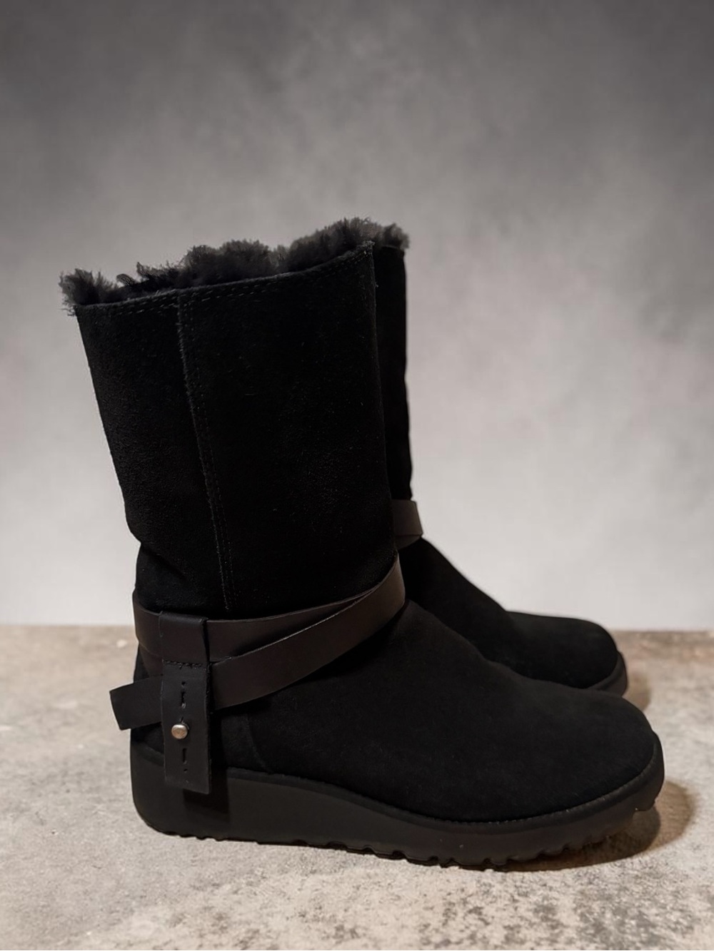 UGG AYSEL BLACK BOOTS